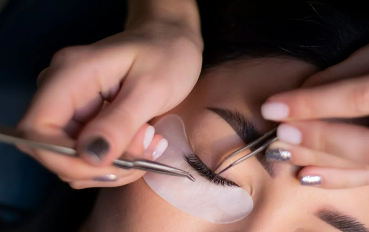 Exploring the Benefits of 4D Lash Extensions for Clients